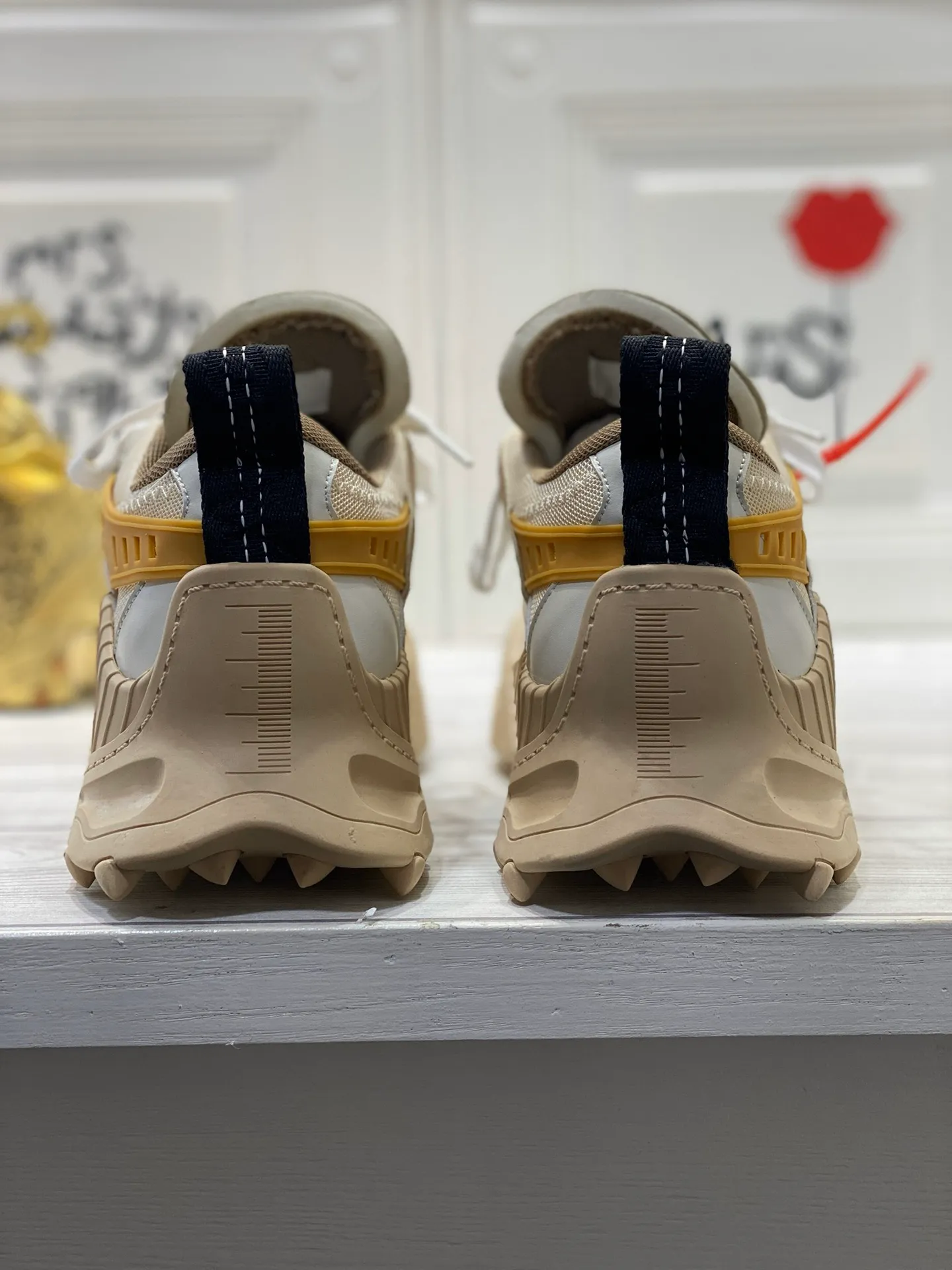 Men's Men's Shoes💰480🌼【New Style】High-end Boutique-🤷‍♂🤷‍♂OFF-WHITE x Air Jordan 】1 The joint shoe has been highly concerned by everyone since its design. The new shoe is shown in the popular Chicago bull white and yellow LOGO color scheme. The shoe body is made of cowhide, cow suede, and other materials. In addition to the X hidden on the inside of the leather, the oversized Swoosh, OFF-WHITE for Nike, Air Jordan 1 birth information and AIR are displayed on both sides of the shoe. The iconic details of OFF-WHITE can be seen on the sole and insole. You can choose a pair if you like the style. Code: 39-44 (45 can be customized